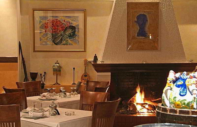 Iniohos Hotel Delphi Buitenkant foto