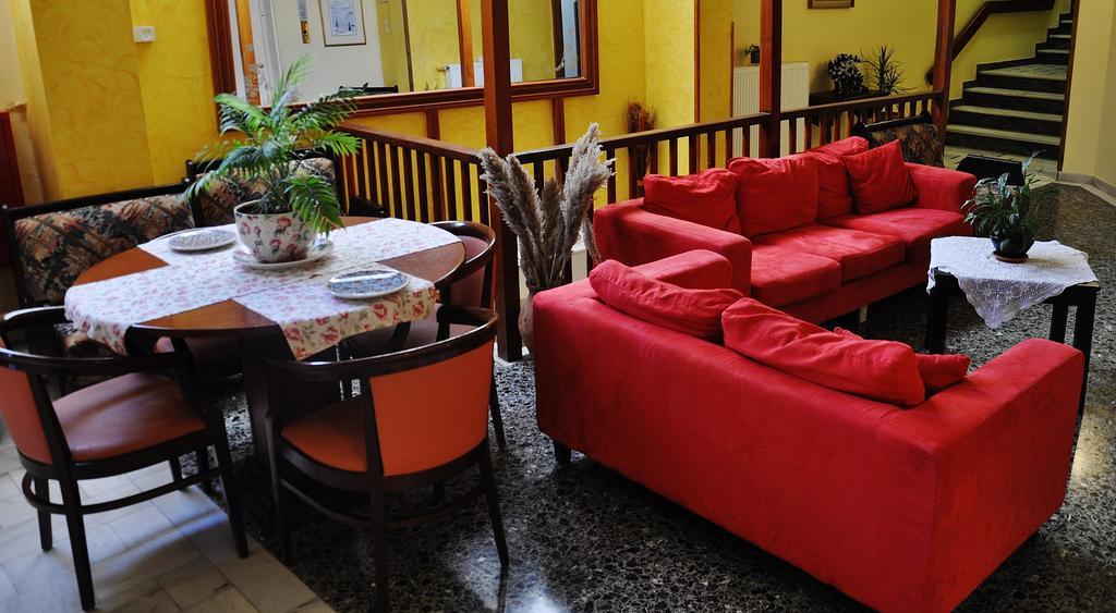 Iniohos Hotel Delphi Buitenkant foto