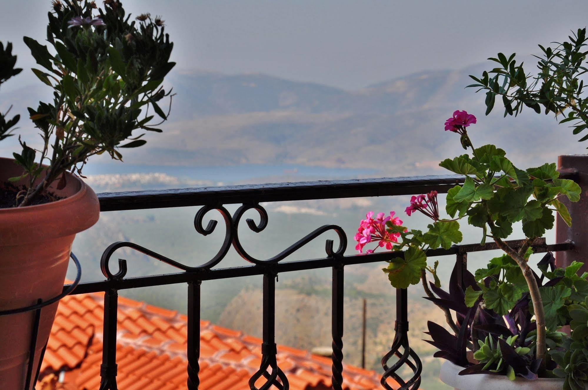 Iniohos Hotel Delphi Buitenkant foto